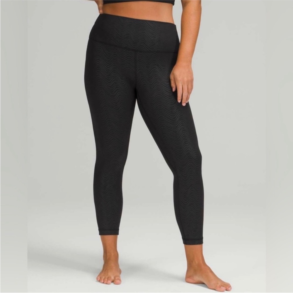 Lululemon Align High Rise Pant 25” in Aqueous Emboss Black SZ 18 EUC